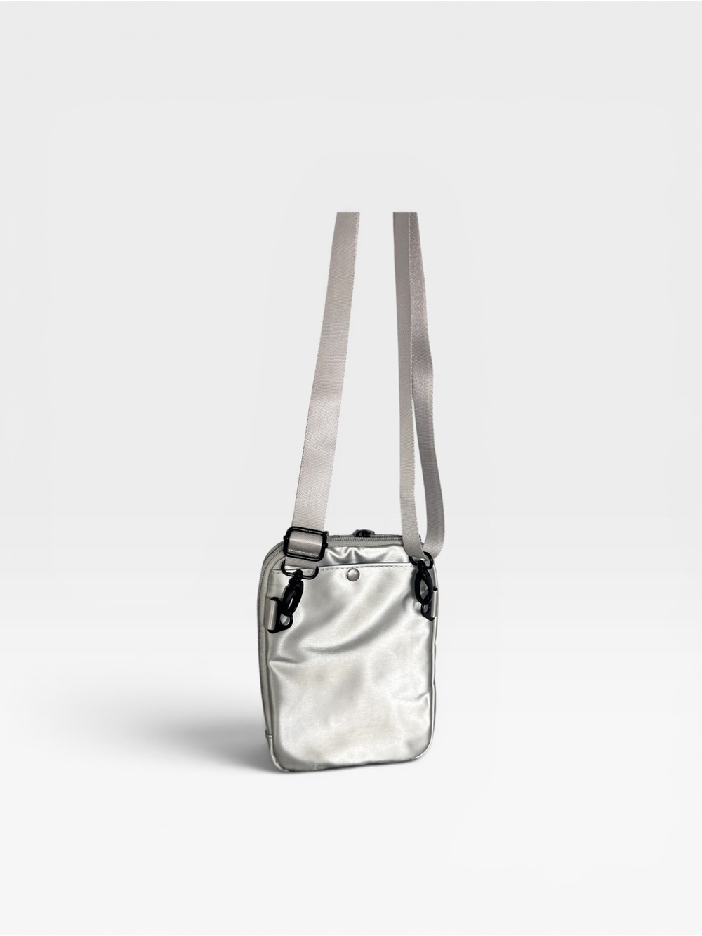 IHKWIP Everyday Essentials silver metallic Crossbody